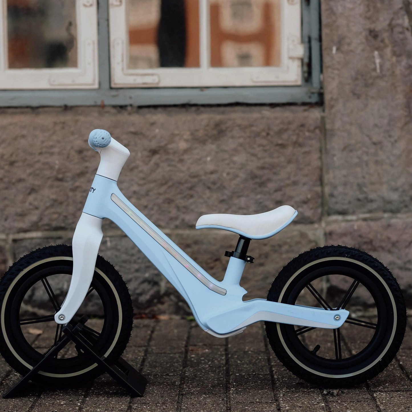 VARLIO Go Balance Bike | With Integrated Light